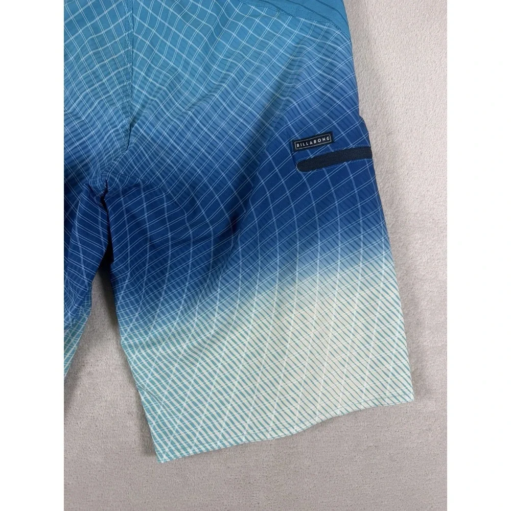 Billabong Fluid Pro Board Shorts Mens 31 Blue Gradient Grid Recycled Swim Trunks